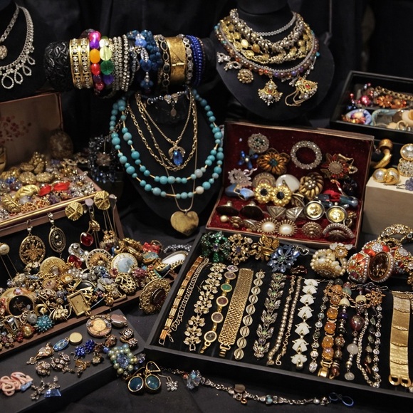 Discovery Lot • 1LB • Vtg Costume Bling • Gold/Silver • Pearls • Rhinestones - Picture 5 of 5